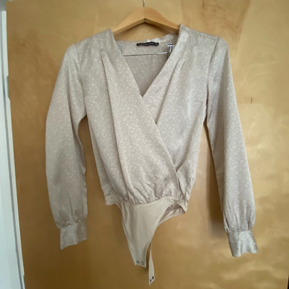 XS long sleeve satin bodysuit - cream leopard pattern